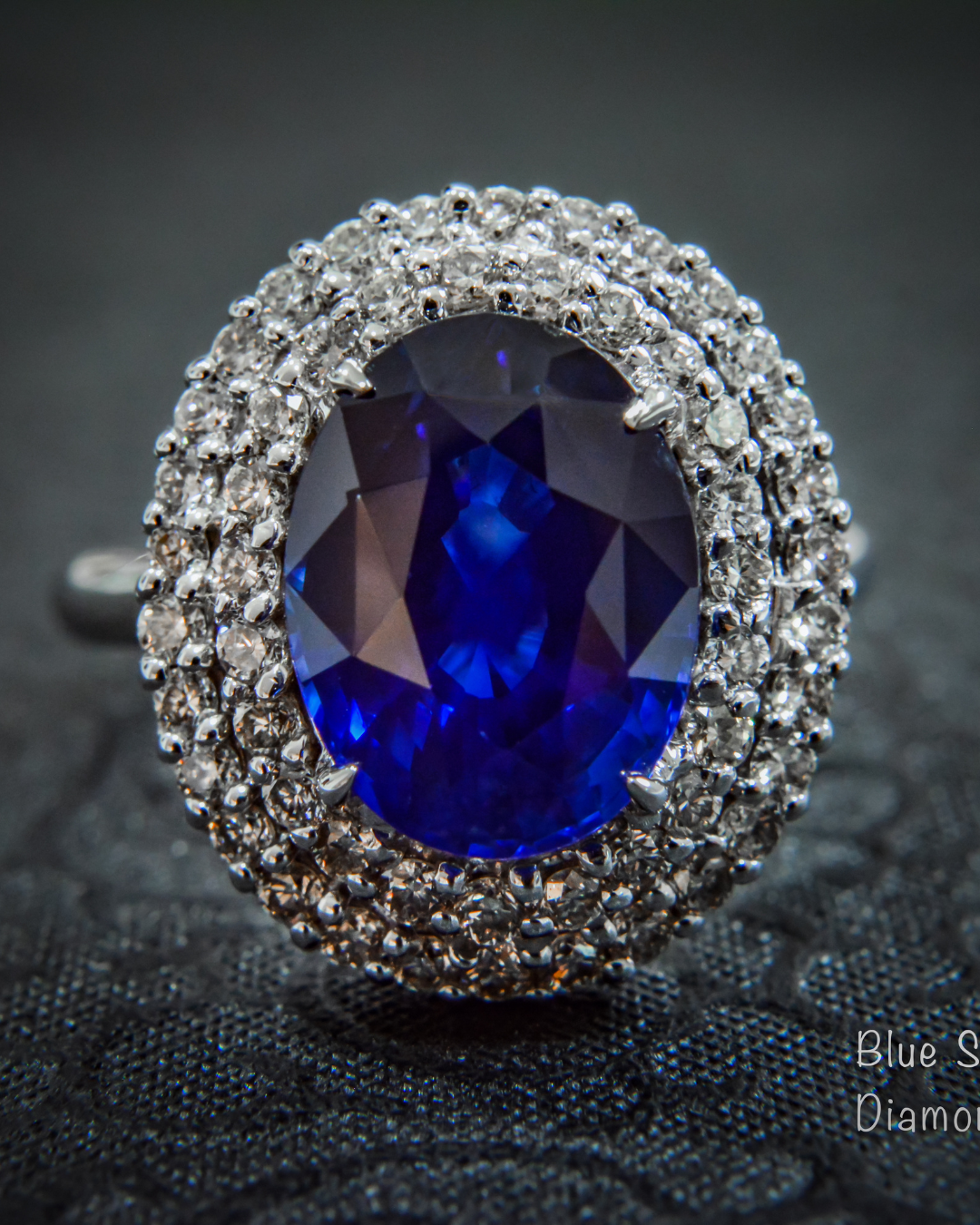 Blue Sapphire 4.61cts with Diamond 0.808cts